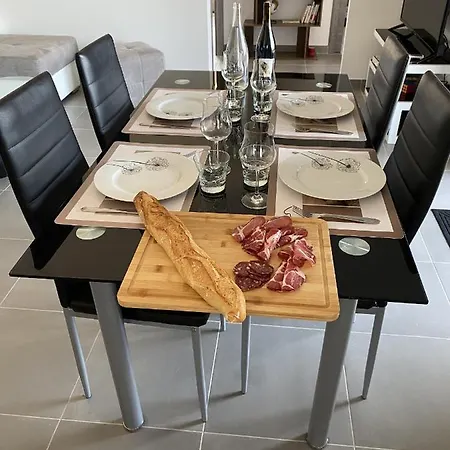 Chez David Et Stephanie Apartment *